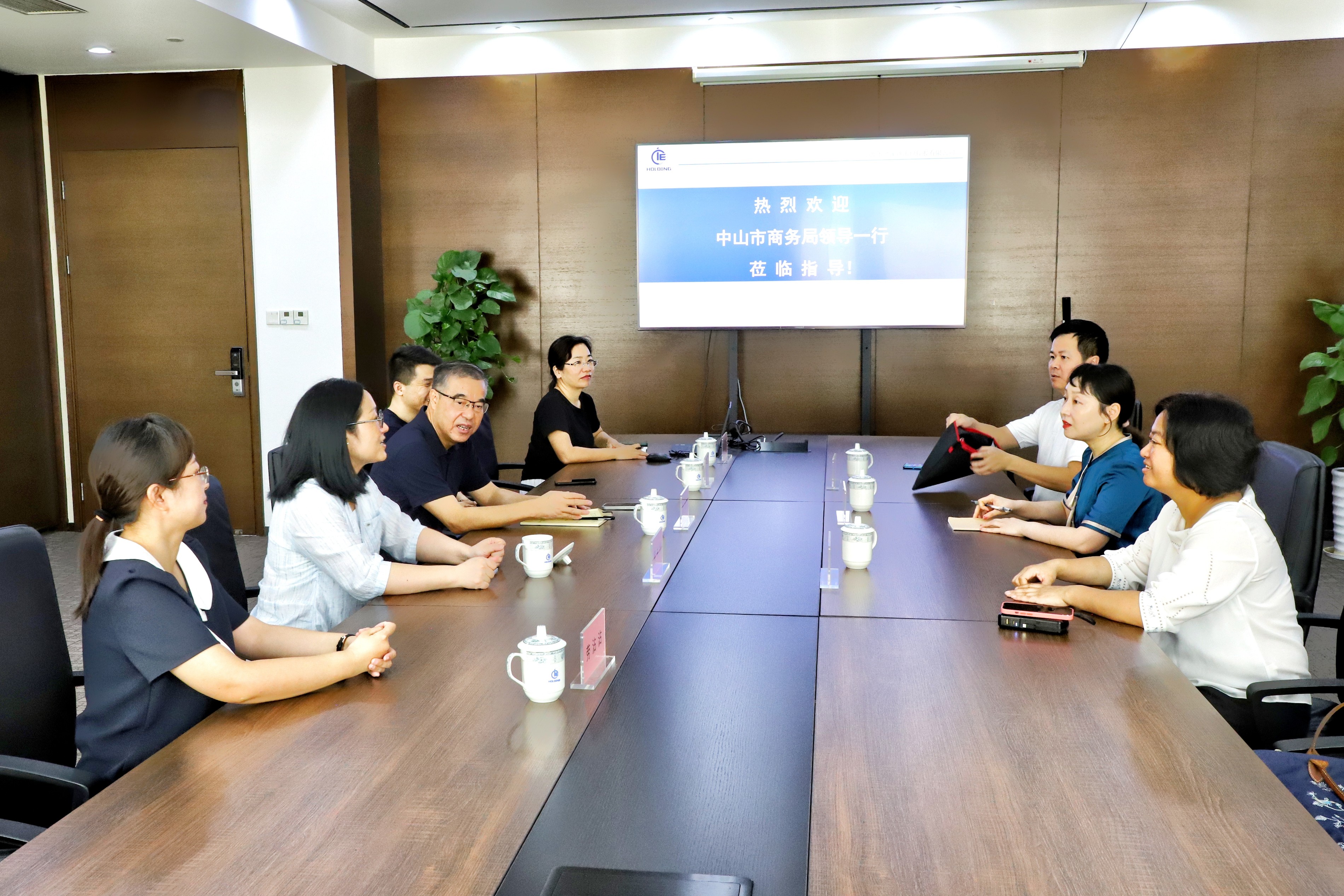 中山市商務局王瑾副局長一行調研控股公司及外貿(mào)服務中心